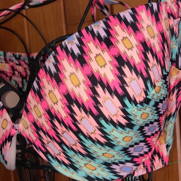 Victoria’s secret bikini top the wrap halter top Aztec print size 34DD swim wear - Picture 2 of 7